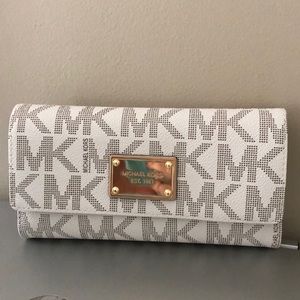 Michael Kors Logo Wallet!
